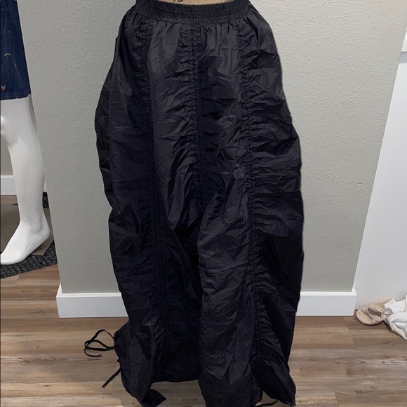 Dresses & Skirts - Elegant Black Maxi Skirt nwt